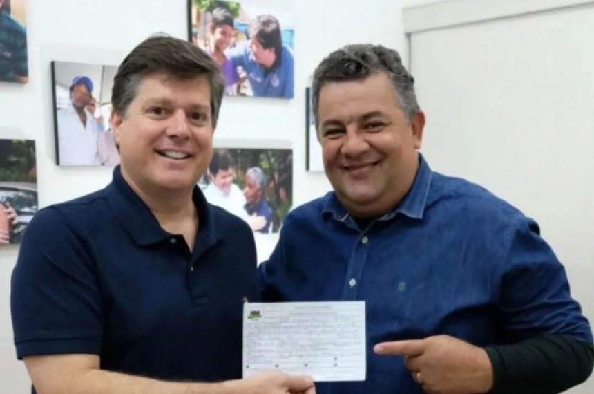 Presidente Baleia Rossi abonou a ficha de filiação do prefeito de Motuca, João Ricardo Fascineli
